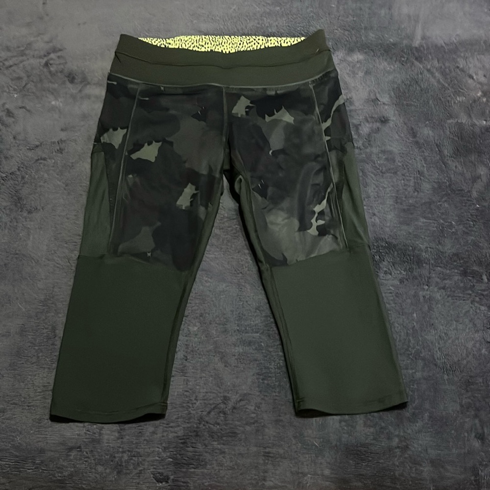 Great condition Lululemon Crops size 6